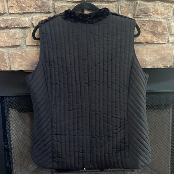 Peter Nygard black zippered vest with front pockets and faux fur collar. XL - Picture 2 of 10